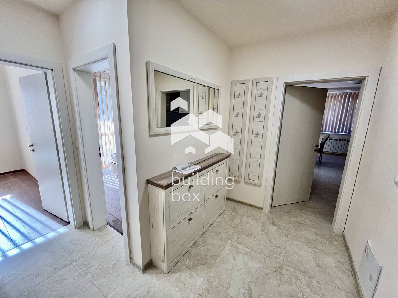 Чисто нов тристаен апартамент, ул. Флора - 0