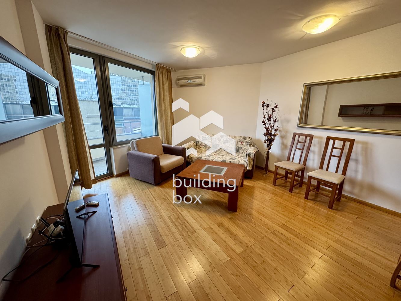 Двустаен апартамент в Изток, точно до метро - 0