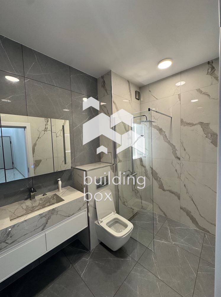 Продава двустаен апартамент в кв. Кръстова вада - 0