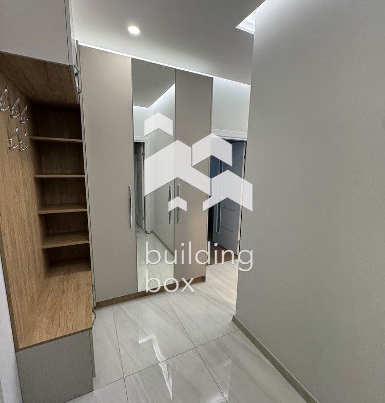 Продава тристаен в кв. Кръстова вада - 0