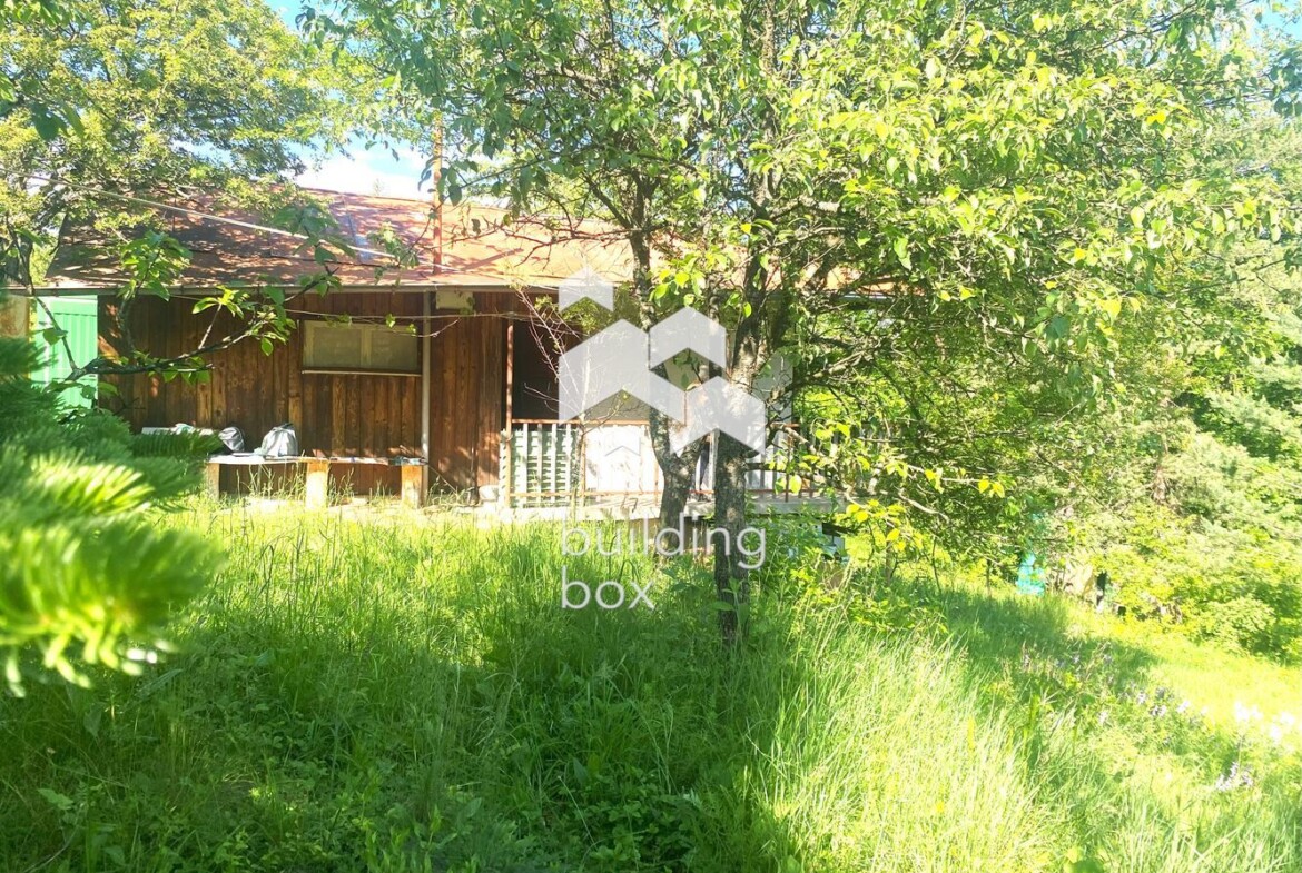 Къща във вилната зона на с. Макоцево - 0