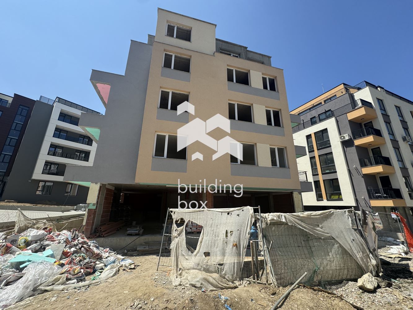 Продава тристаен апартамент в Малинова долина