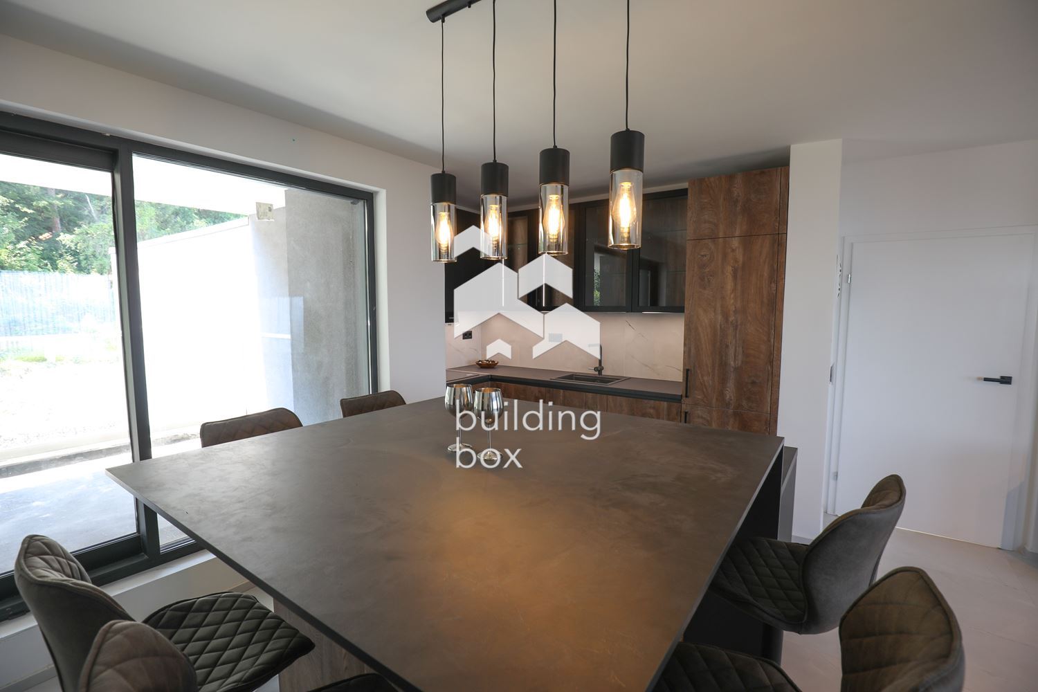 Чисто нова, висококачествена къща с неповторими гледки, собствена гора и фитнес - 0