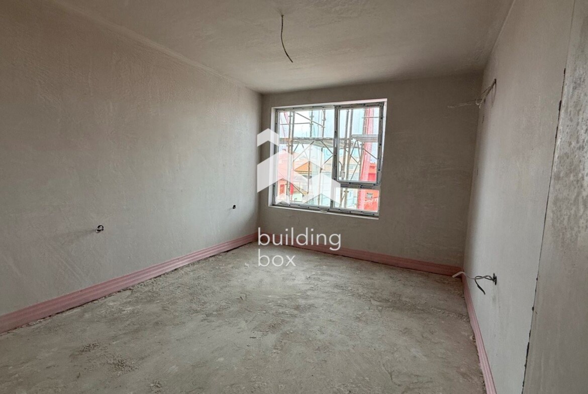 Тристаен апартамент в район Южен - 0