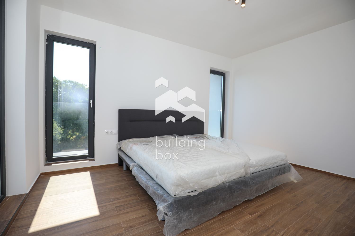 Чисто нова, висококачествена къща с неповторими гледки, собствена гора и фитнес - 0