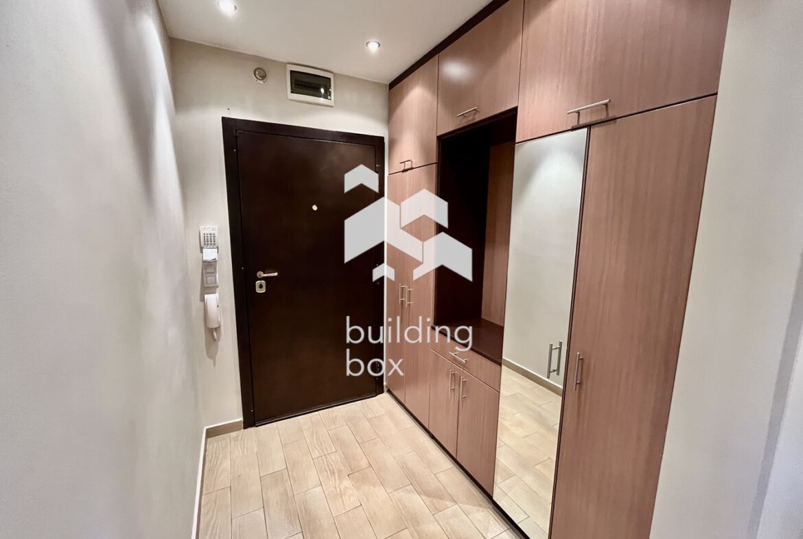 Просторен двустаен апартамент със страхотна гледка и гараж, Изток - 0