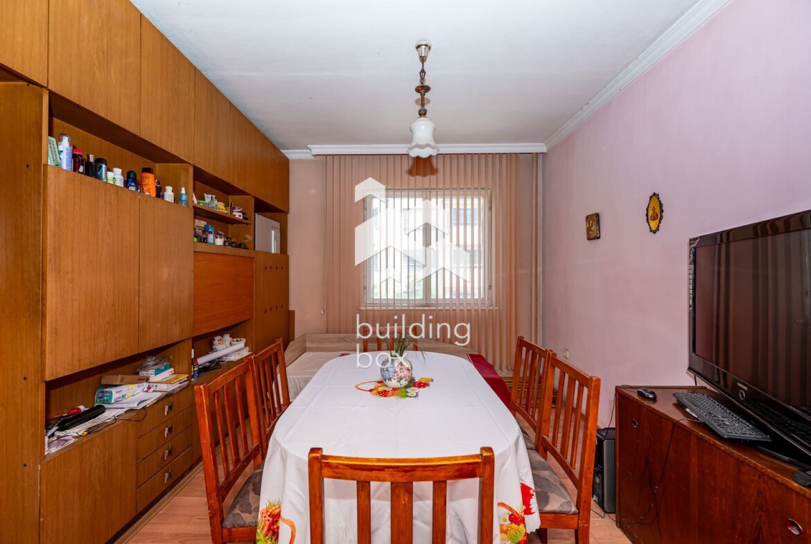 Тристаен апартамент до Събота пазара - 0