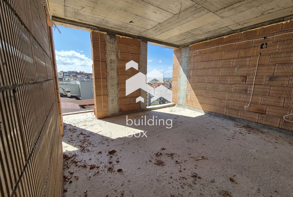 Тристаен апартамент в сграда Casa Madrid в район Оборище - 0