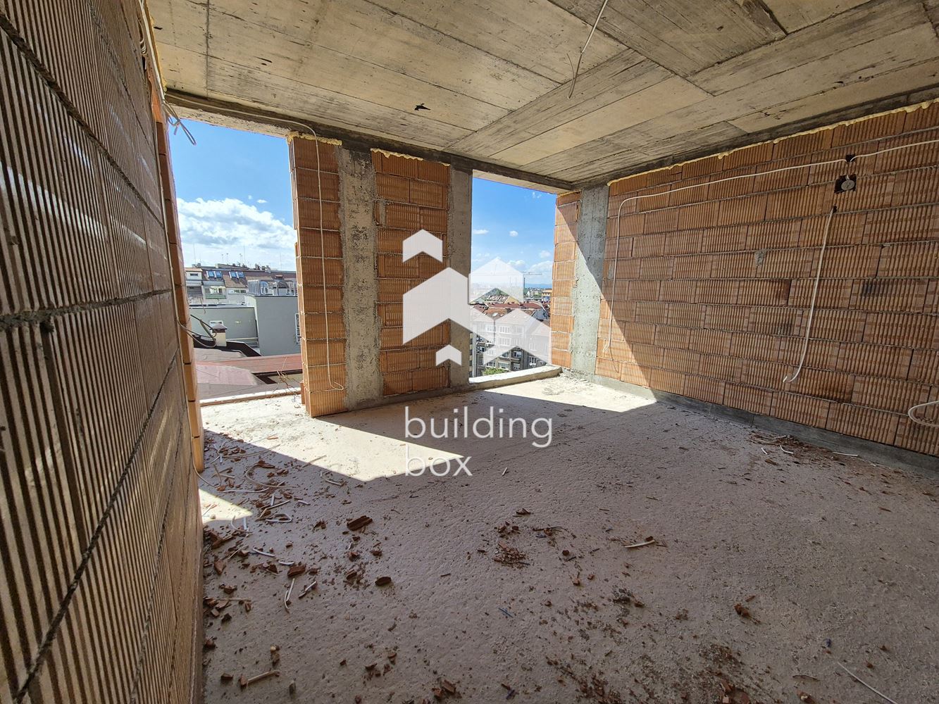 Тристаен апартамент в сграда Casa Madrid в район Оборище - 0