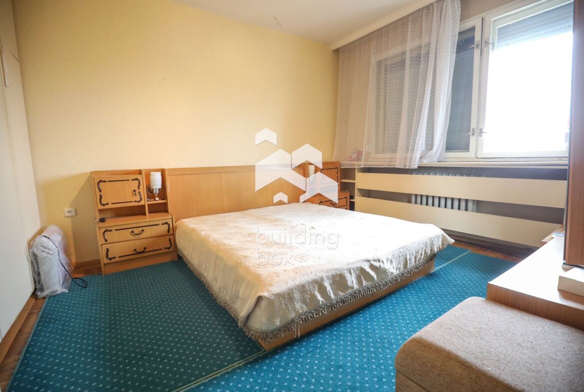 Тристаен апартамент в ж.к. Изток - 0