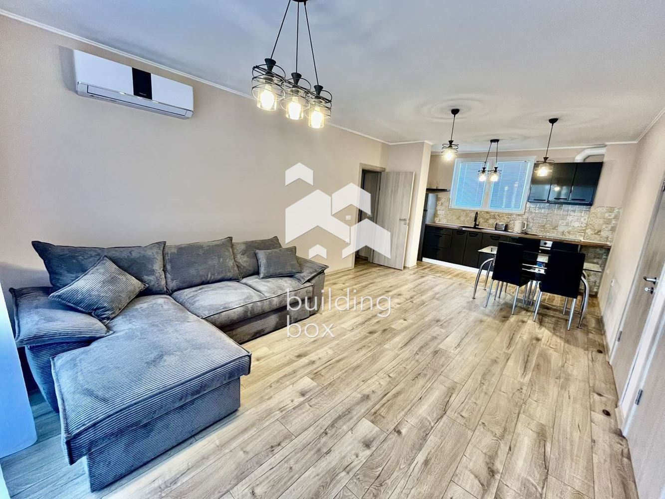 Тристаен апартамент в Център