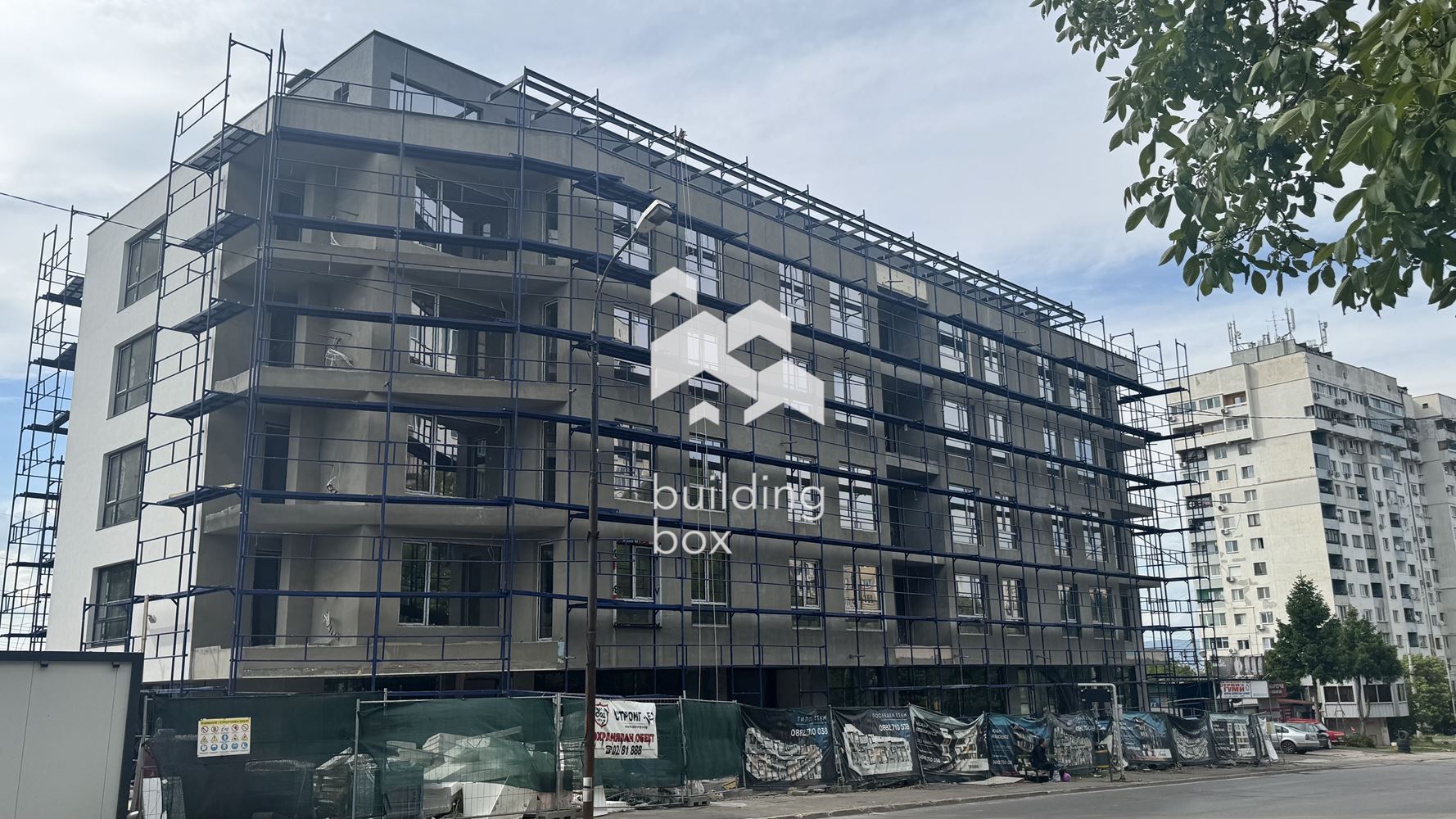 Двустаен апартамент с паркомясто в ж.к. Люлин 3