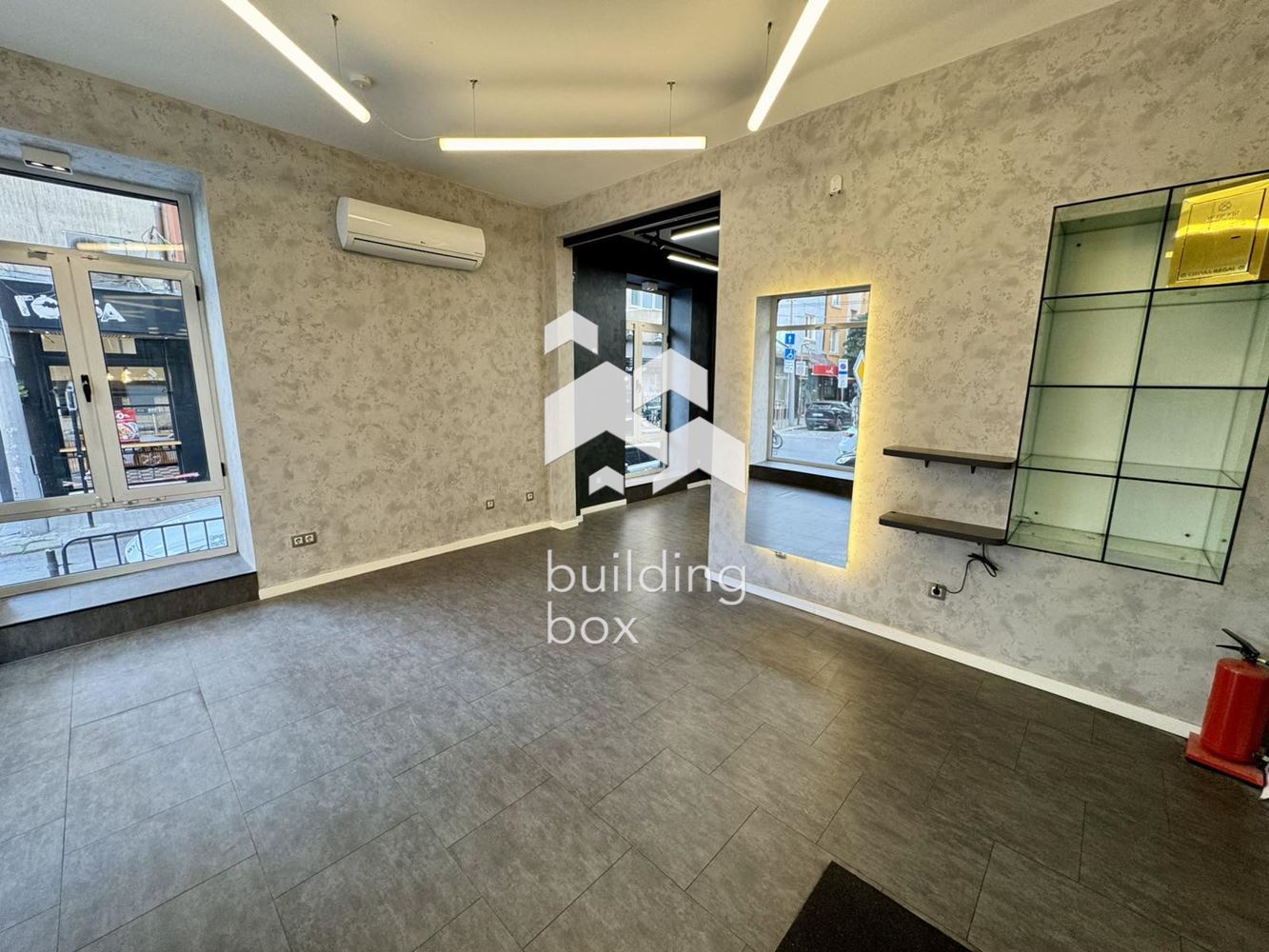 Салон за красота в идеален център - 0