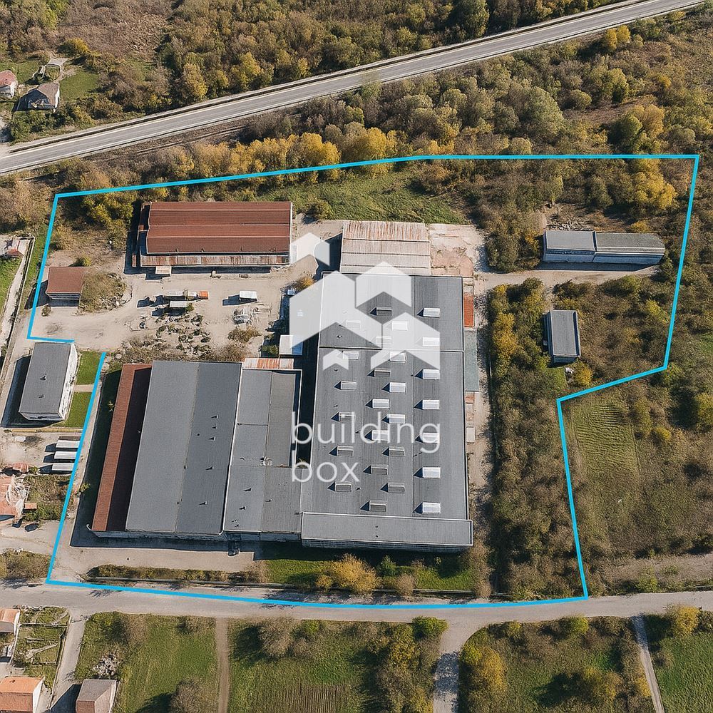 Индустриален имот на 40 минути от София - 0