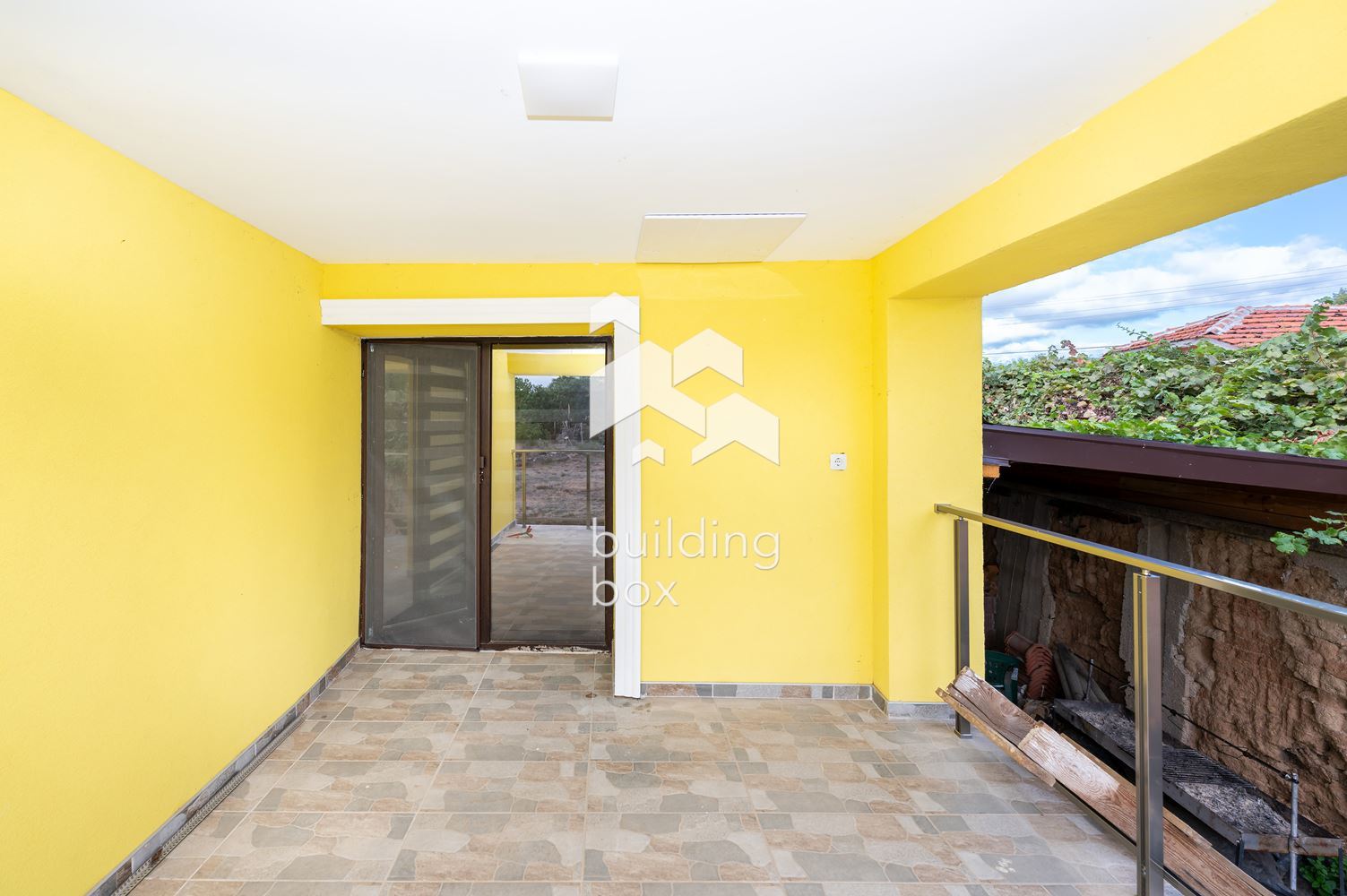 Луксозен имот в с. Старосел - 0