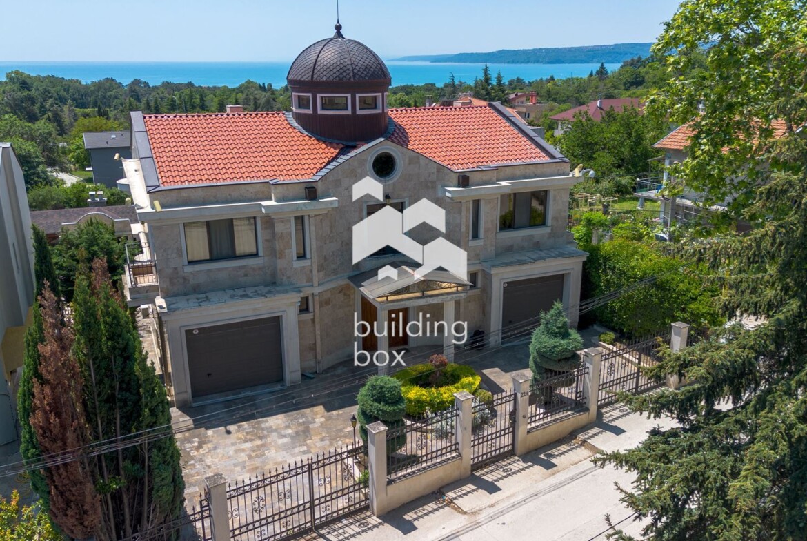 Къща на метри от Резиденция Евксиноград в гр.Варна - 0