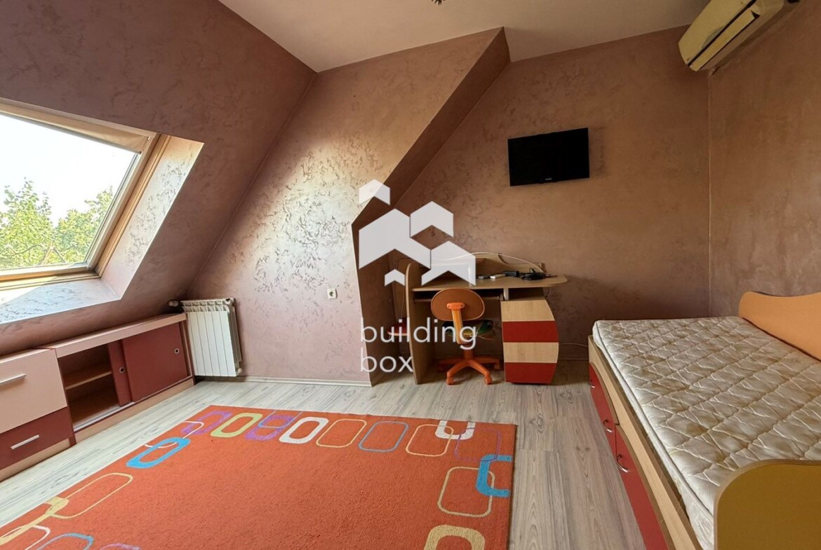 Тристаен обзаведен апартамент - кв. Мараша - 0