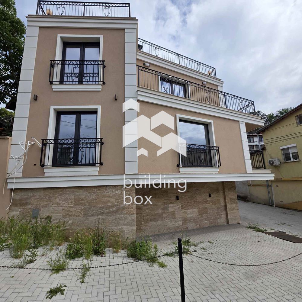 Двустаен апартамент – Център