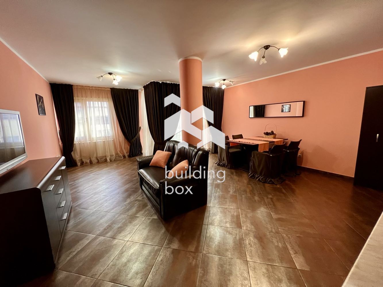 Тристаен апартамент в идеален Център