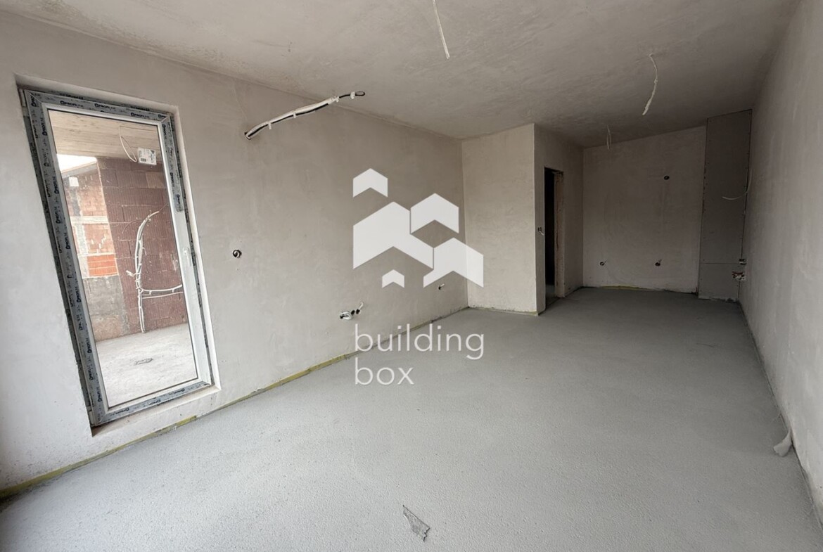 Тристаен апартамент - кв. Остромила - 0