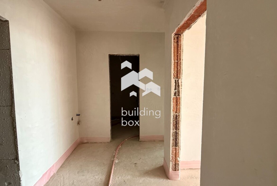 Тристаен апартамент в район Южен - 0