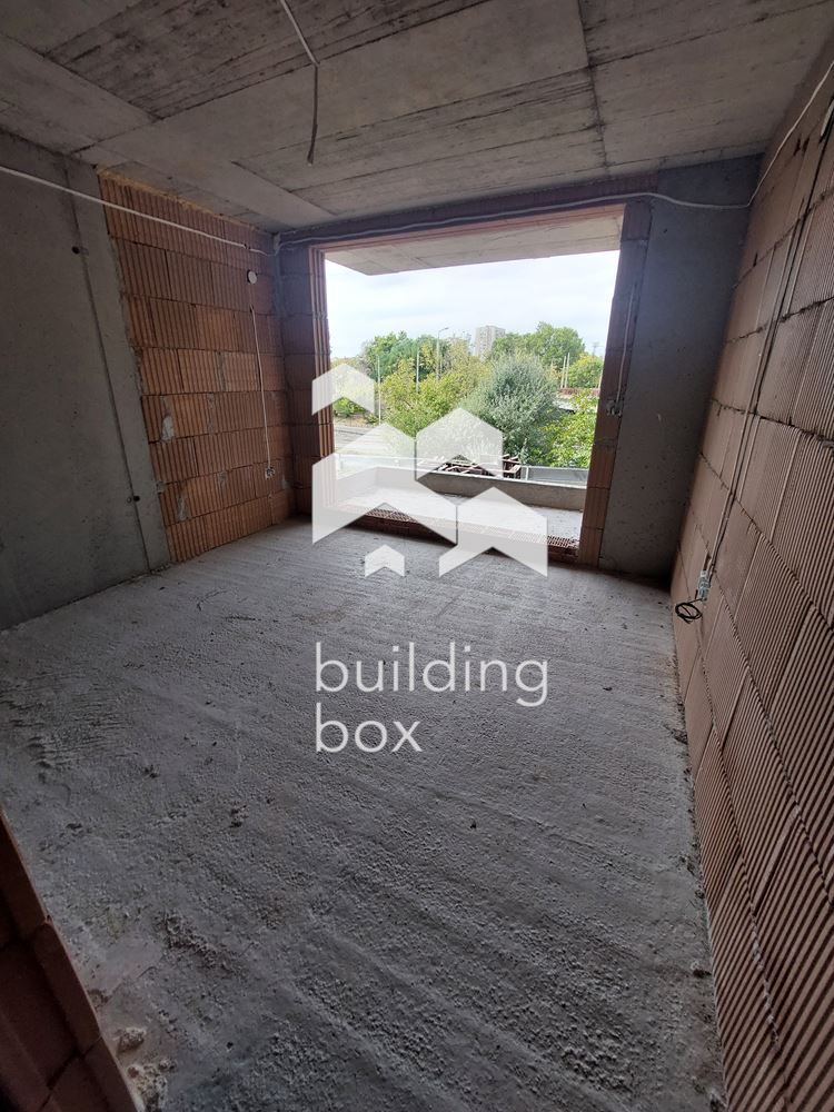 Четиристаен апартамент до "Дентален университет" - 0