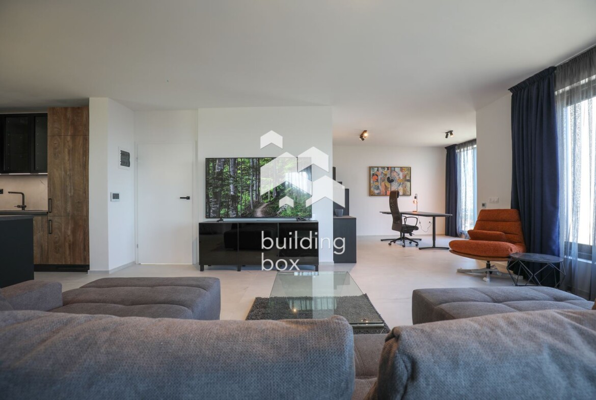 Чисто нова, висококачествена къща с неповторими гледки, собствена гора и фитнес - 0