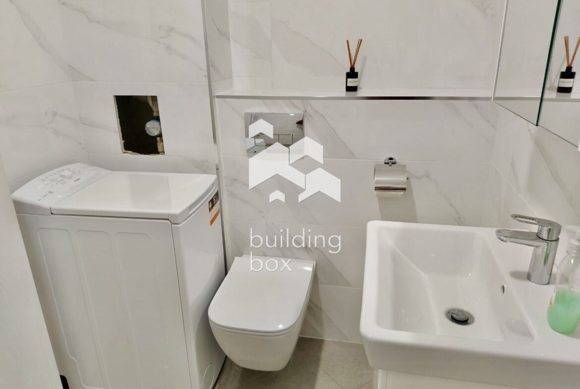 Тристаен апартамент, ул. Флора - 0