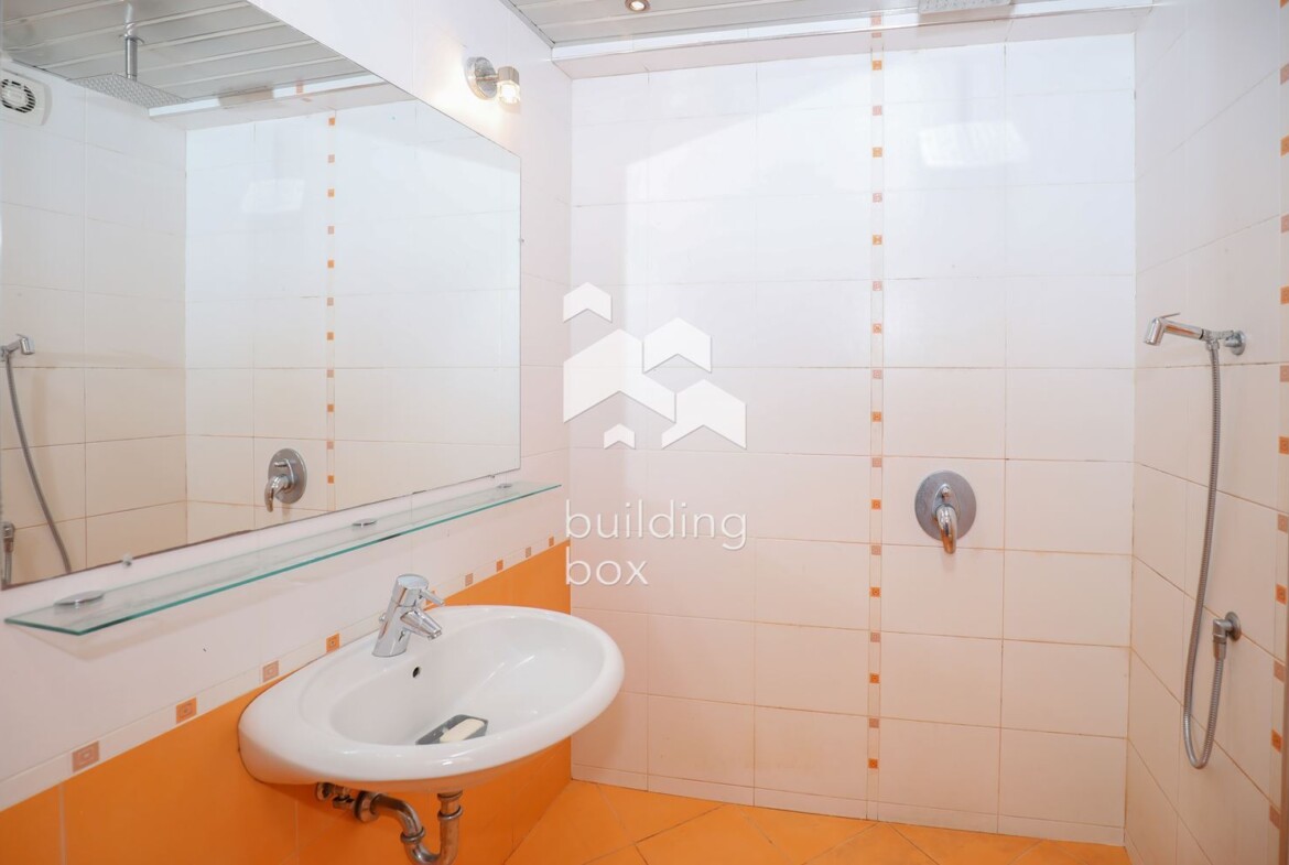 Тристаен апартаменти в сърцето на София - 0