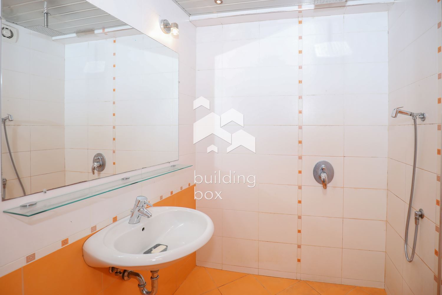 Тристаен апартаменти в сърцето на София - 0