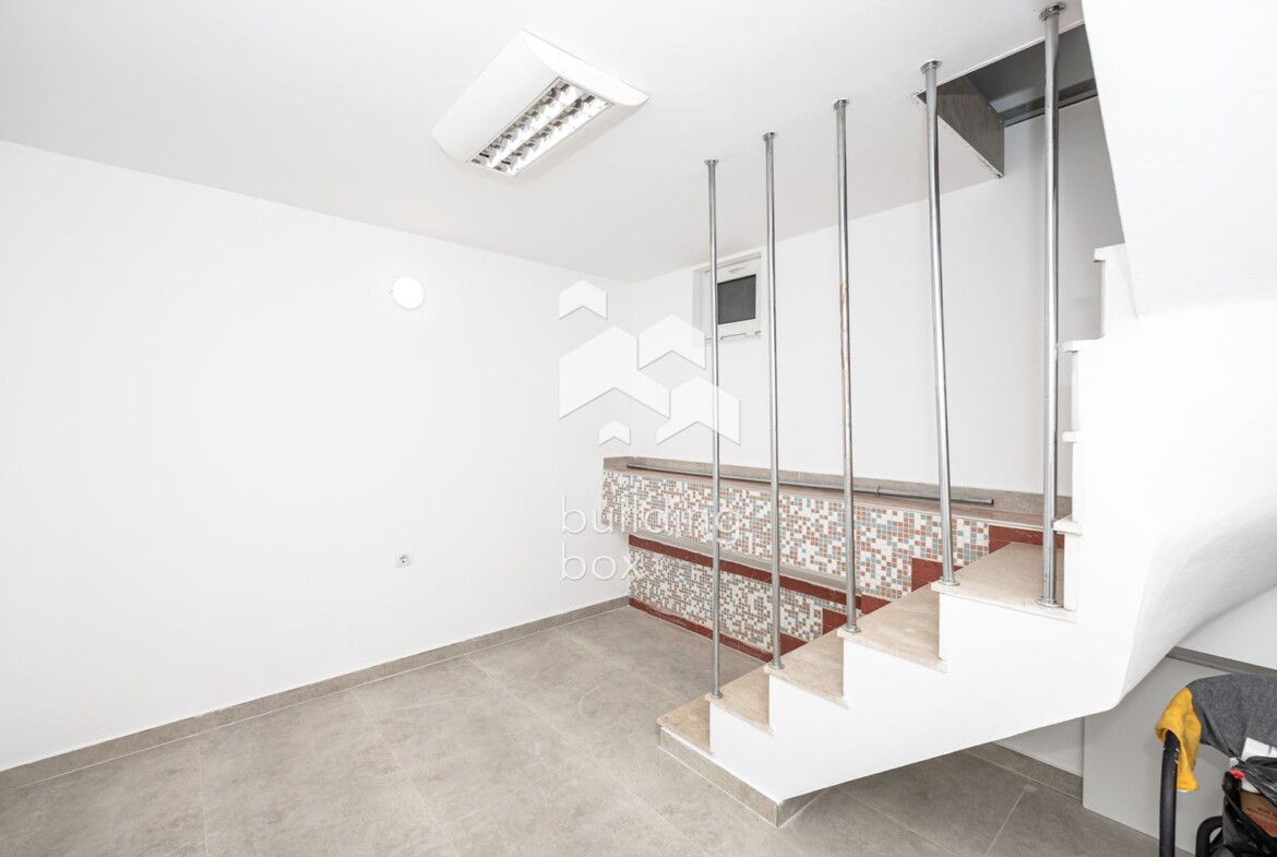 Търговско помещение на две нива - кв. Кършияка - 0