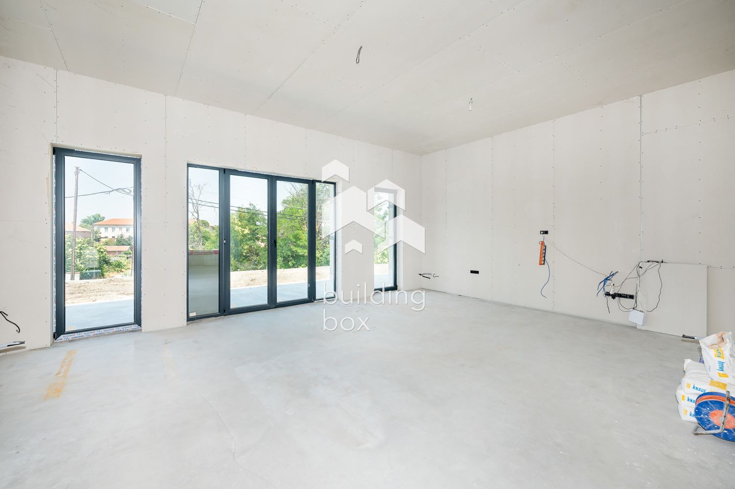 Къща на 12 км от гр. Пловдив - с. Чешнегирово - 0