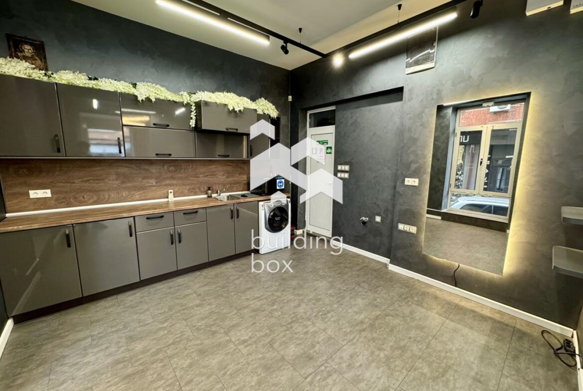 Салон за красота в идеален център - 0