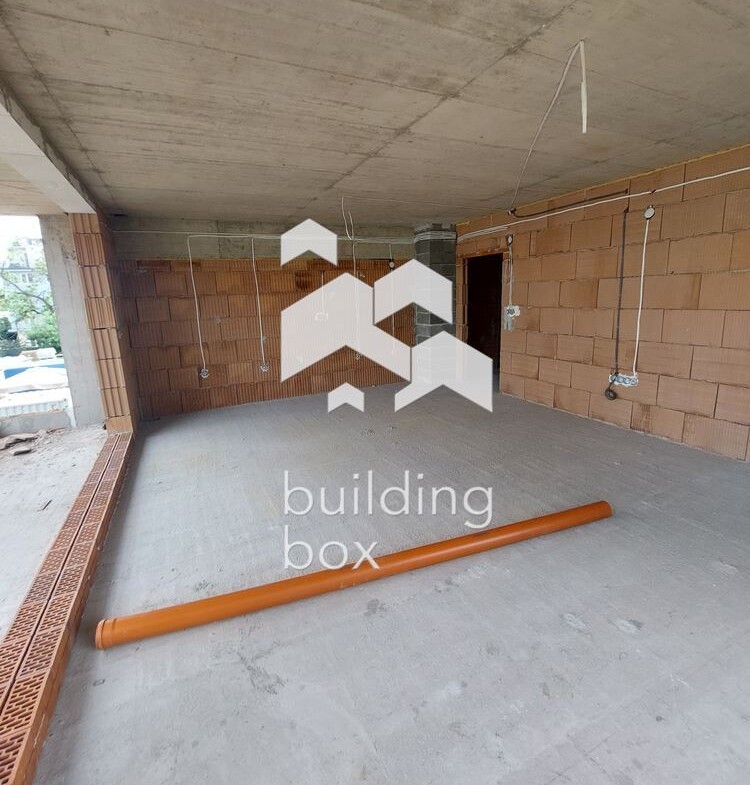 Четиристаен апартамент до "Дентален университет" - 0