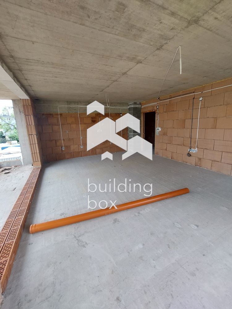 Четиристаен апартамент до "Дентален университет" - 0