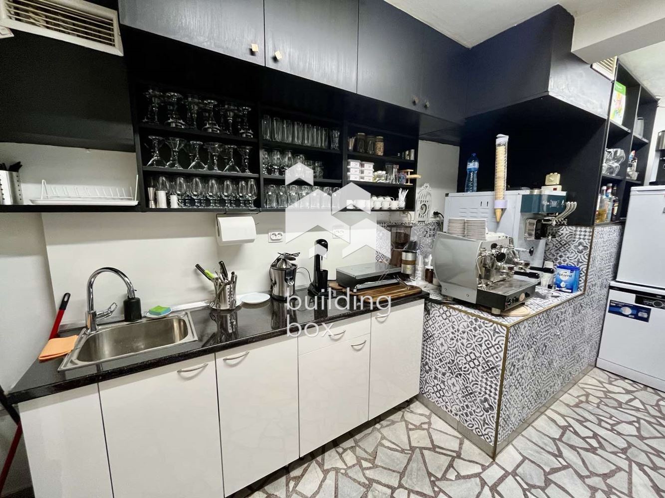 Напълно оборудвана и обзаведена сладкарница, Овча купел - 0