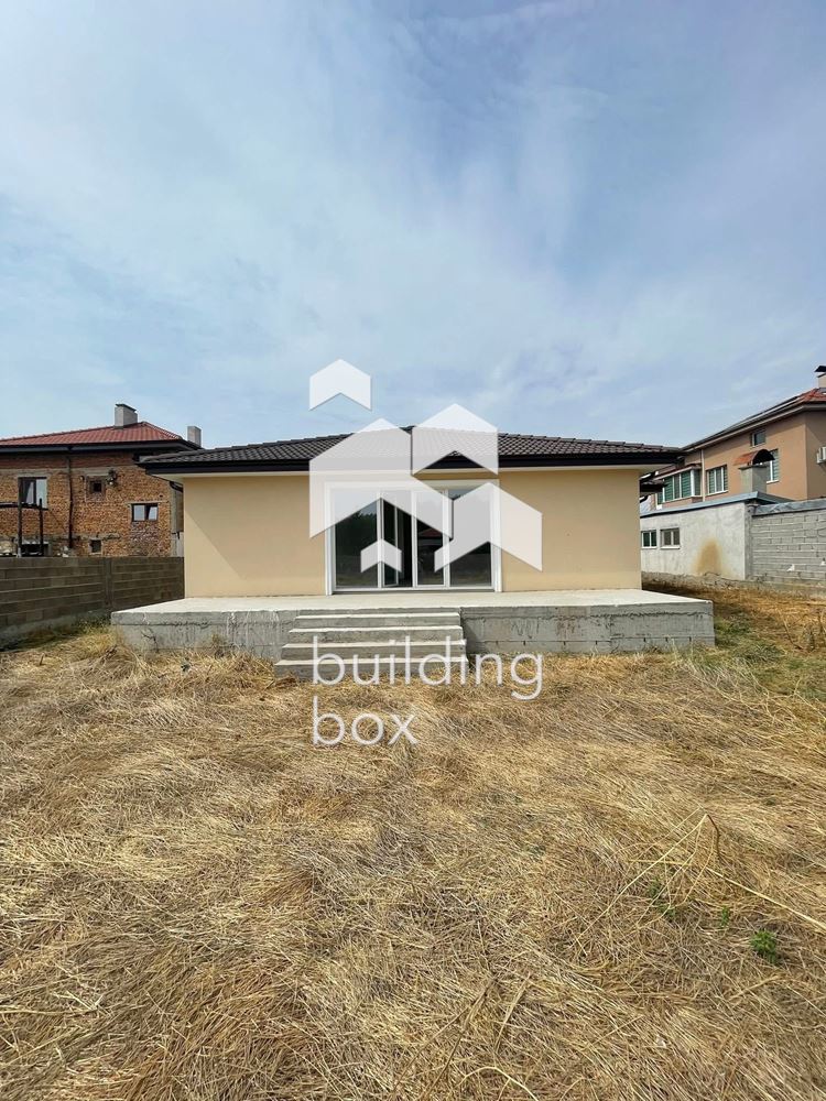 Новопостроена къща в село Рогош