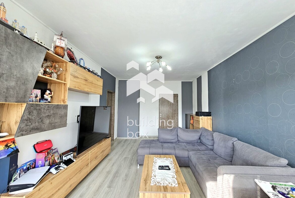 Обзаведен тристаен апартамент - кв. Люлин 3 - 0