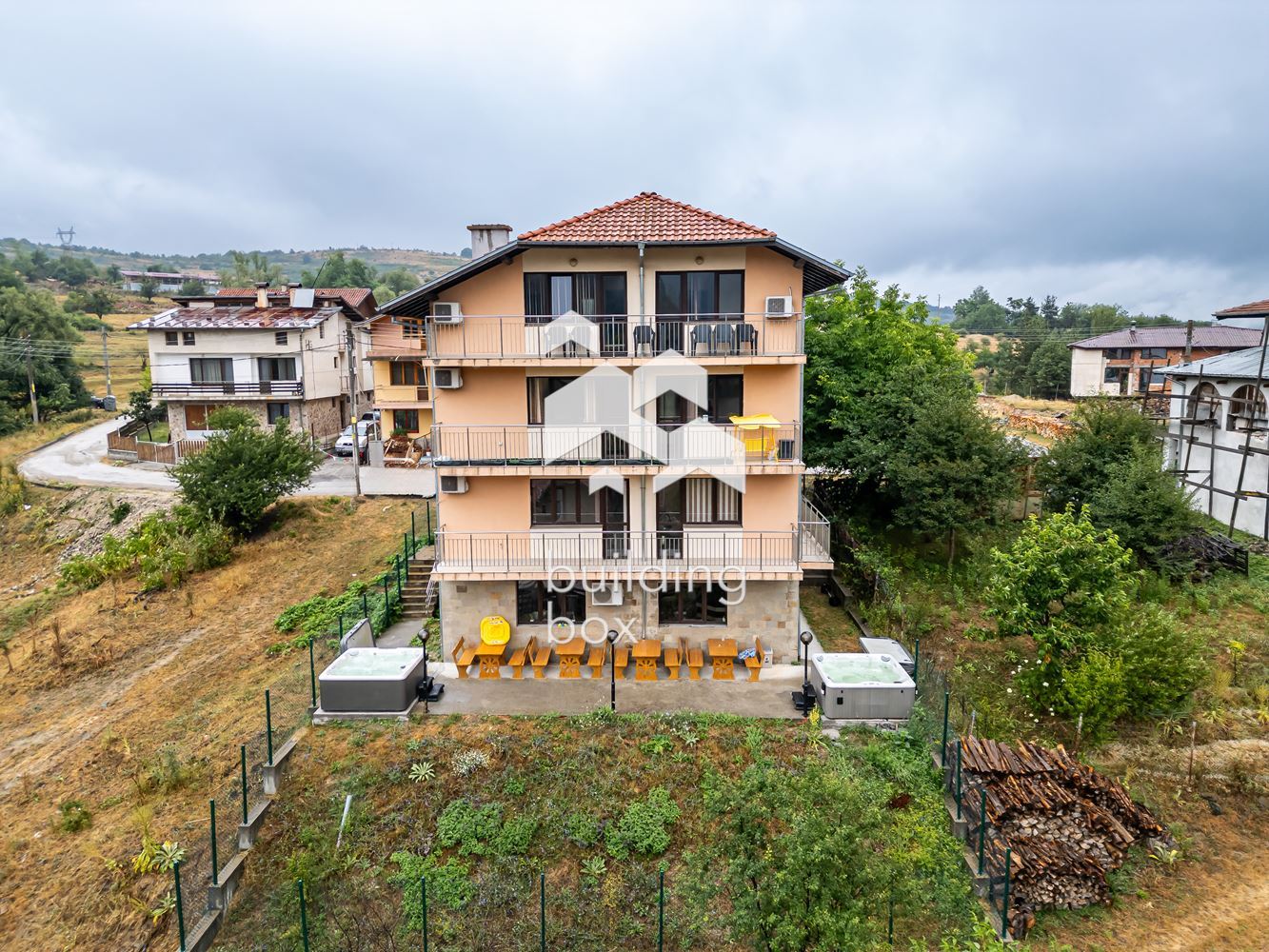 Хотел с 10 помещения за нощувки – гр. Батак