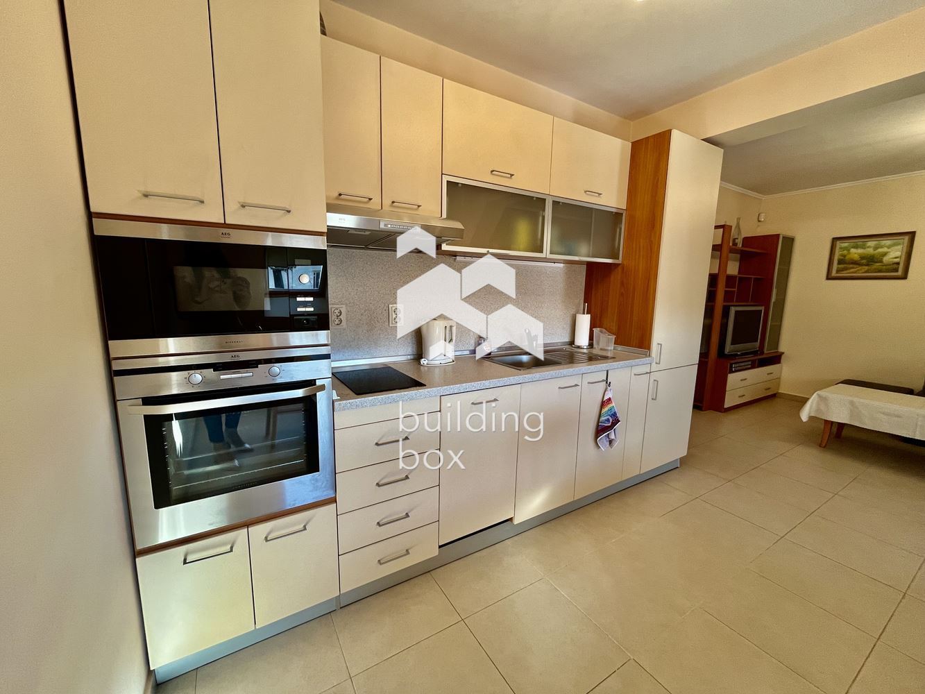 Просторен двустаен апартамент със страхотна гледка и гараж, Изток - 0