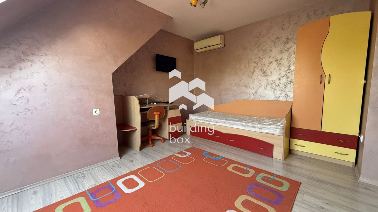 Тристаен обзаведен апартамент - кв. Мараша - 0