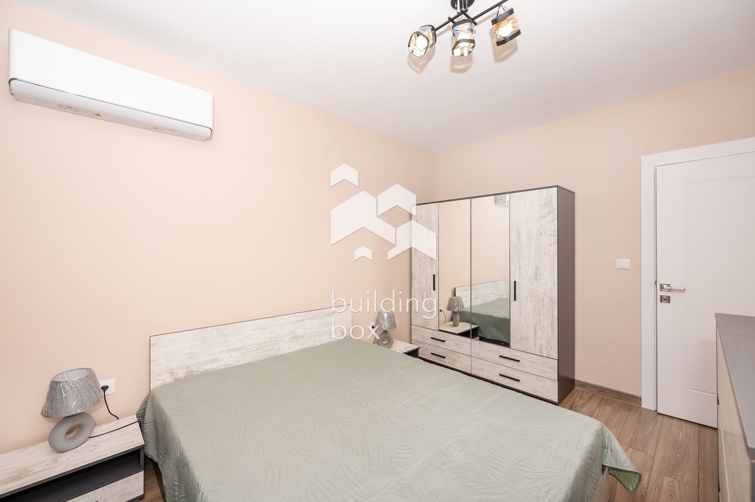 Обзаведен двустаен апартамент до Пловдивския панаир - 0