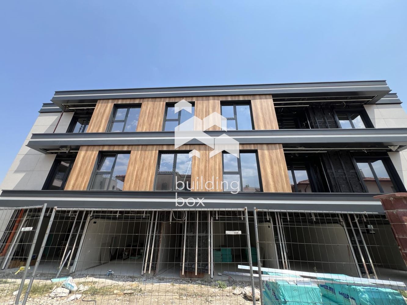 Тристаен апартамент - с. Белащица - 0