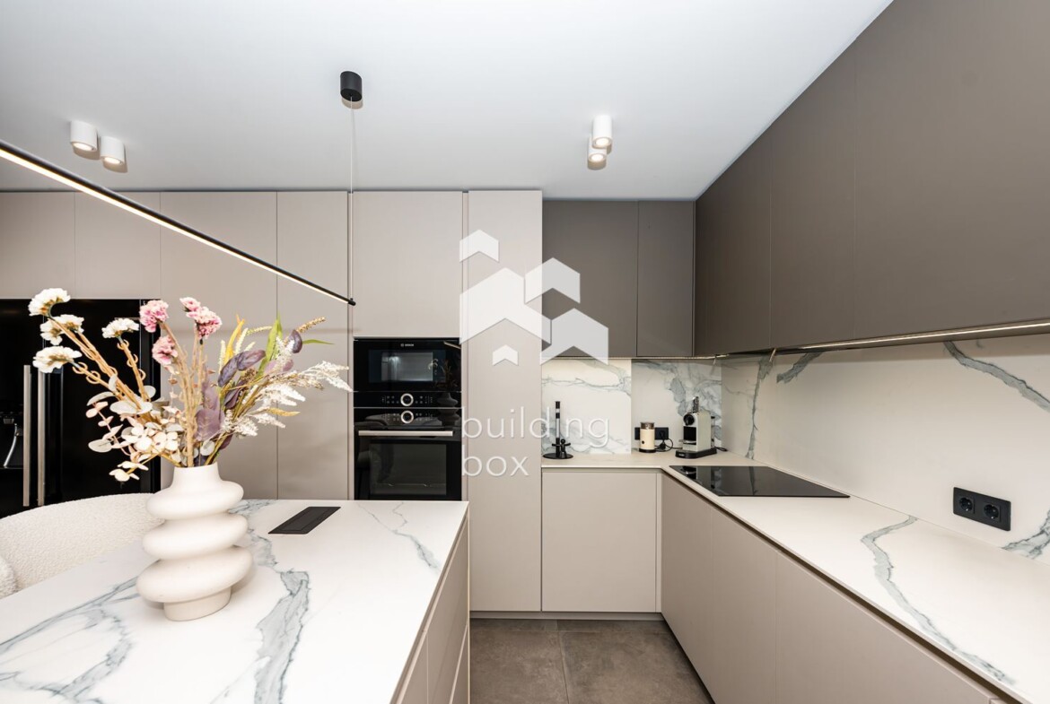 Многостаен обзаведен апартамент - кв. "Беломорски" - 0