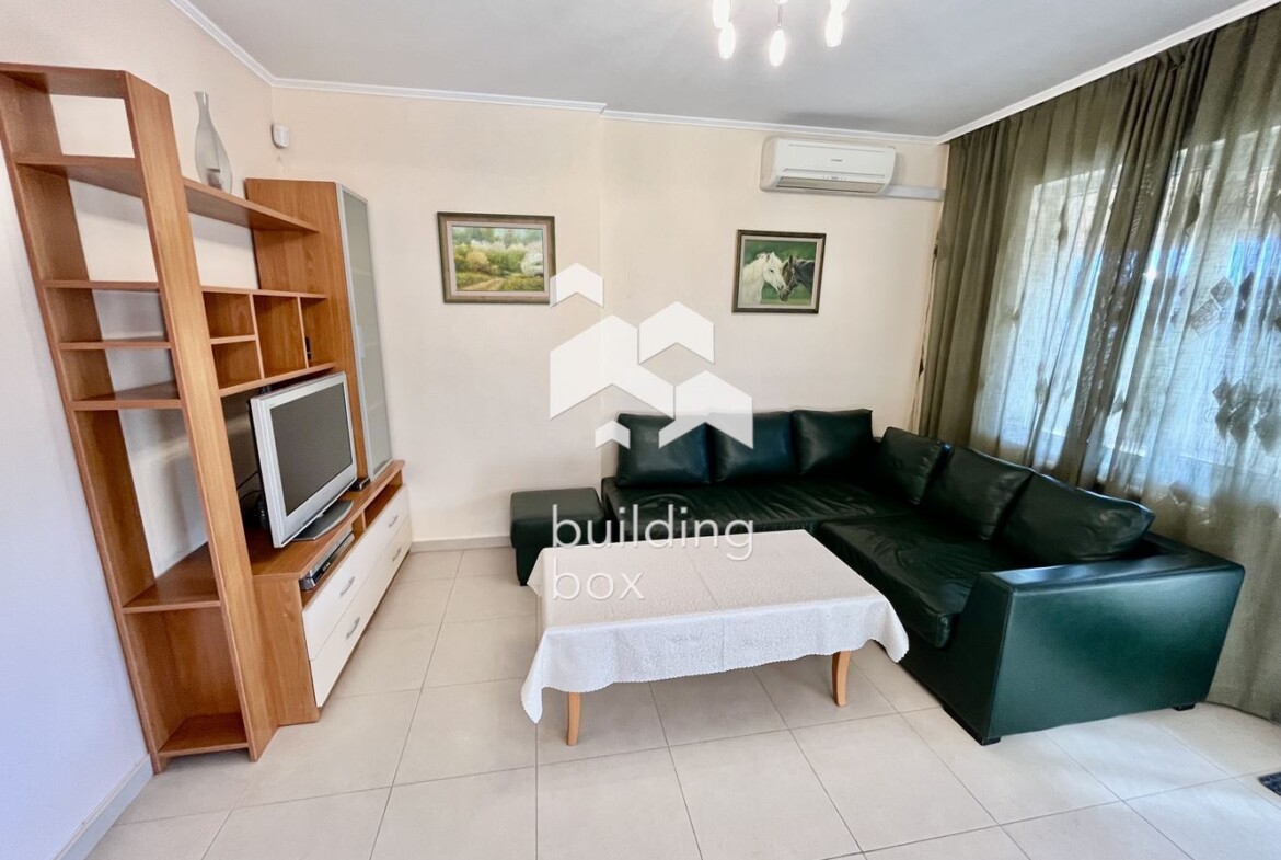 Просторен двустаен апартамент със страхотна гледка и гараж, Изток - 0