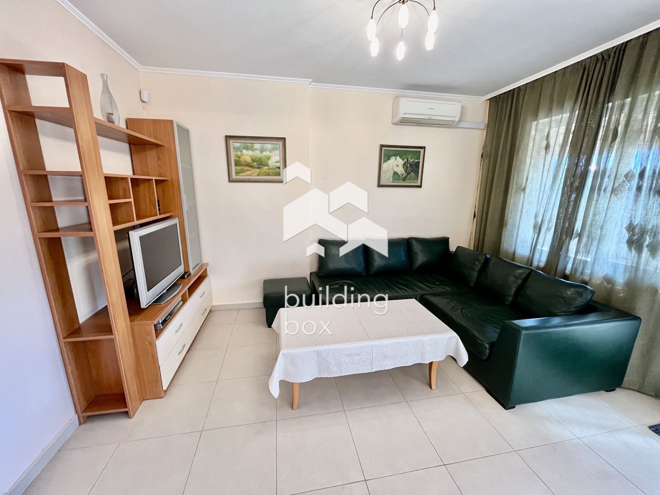 Просторен двустаен апартамент със страхотна гледка и гараж, Изток - 0