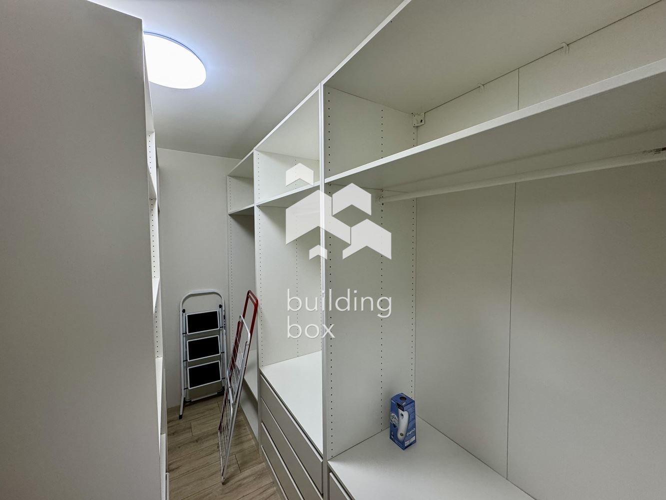 Многостаен апартамент до метро - 0