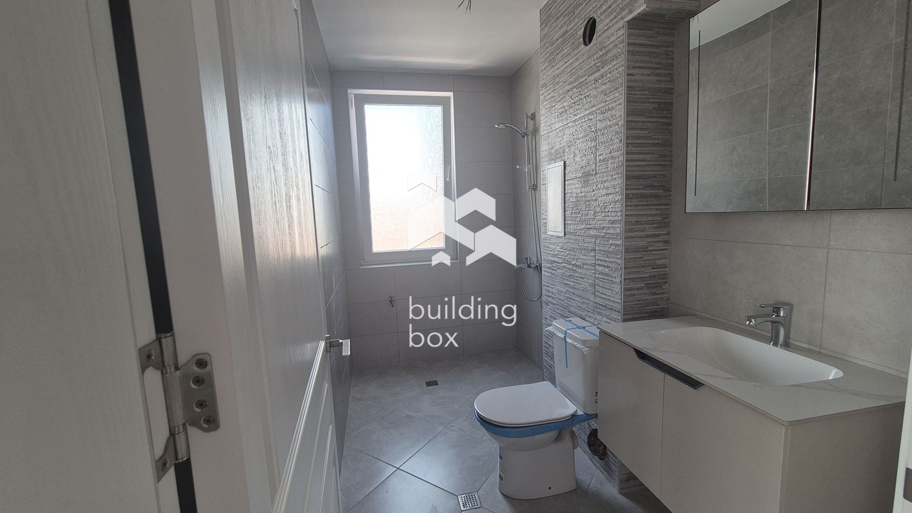 Тристаен апартамент в нова сграда - бул. "Коматевско шосе" - 0