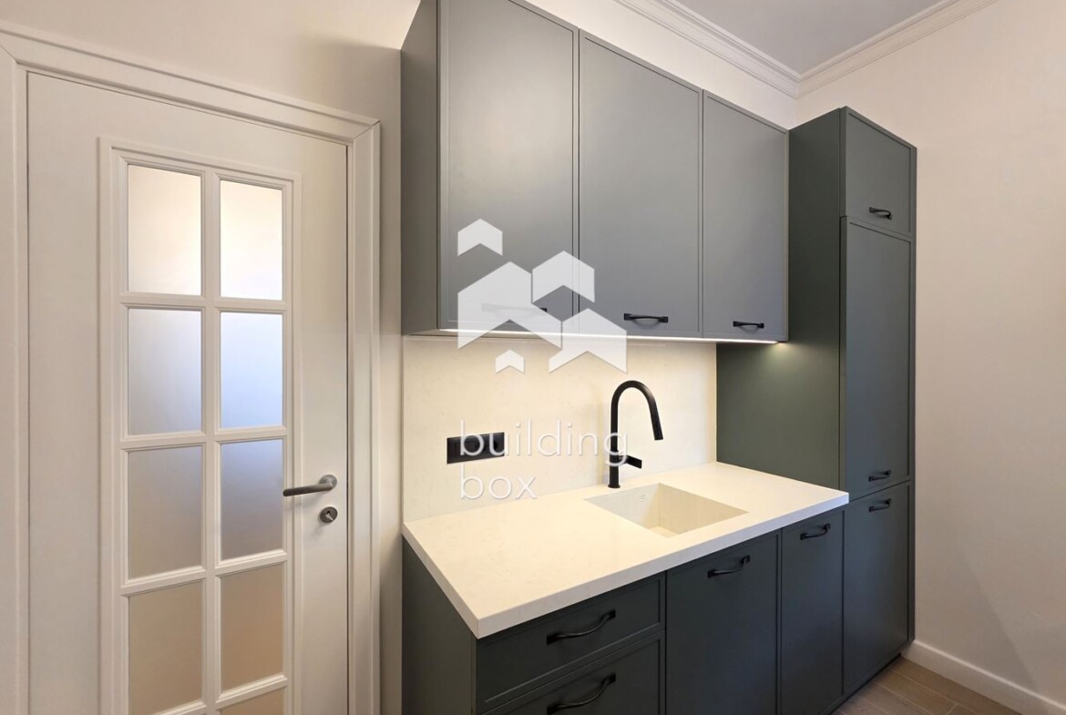 Тристаен апартамент в идеален Център - 0