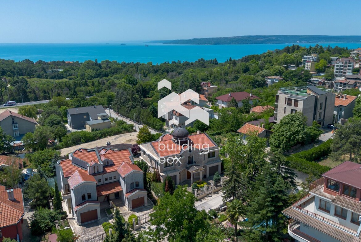 Къща на метри от Резиденция Евксиноград в гр.Варна - 0